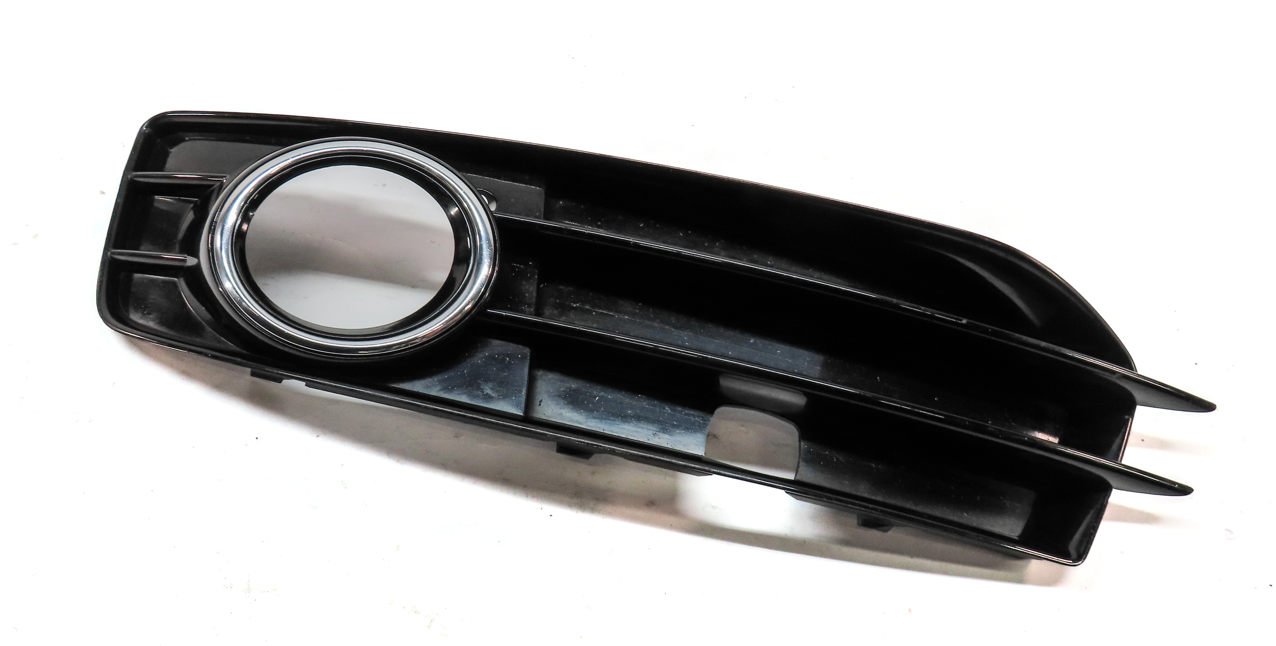 2009-2013 AUDI A3 (8P) FRONT LEFT BUMPER DRIVER FOG LIGHT SURROUND GRILLE TRIM — exact item pictured